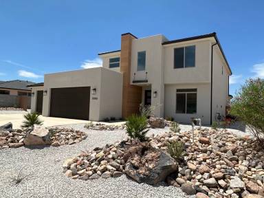 Main picture of 3080 S Maplecrest Dr