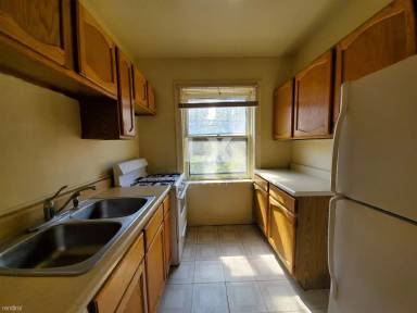 Main picture of 534 Hinman Ave