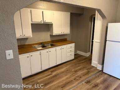 Main picture of 2906 S Santa Fe Ave