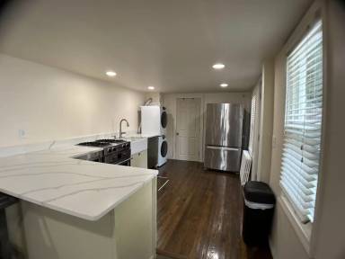 Main picture of 31 Pond St