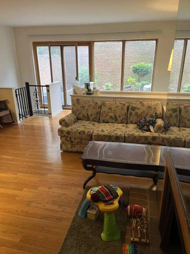 Main picture of 734 Lombard St