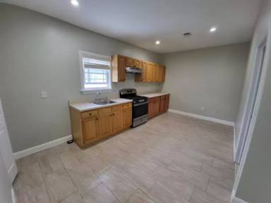 Main picture of 6 Hinsdale Pl