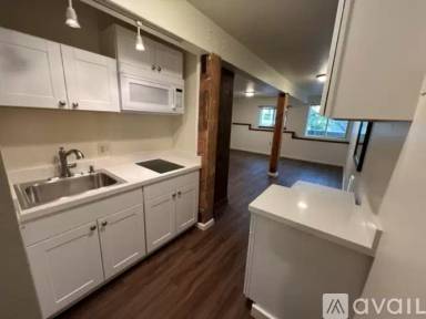 Main picture of 557 Laine St Apartments