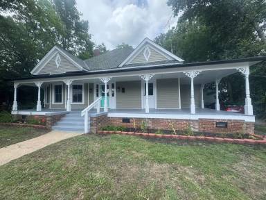 Main picture of 206 Lee St