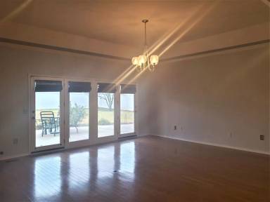 Main picture of 8000 Pleasant Oaks Dr