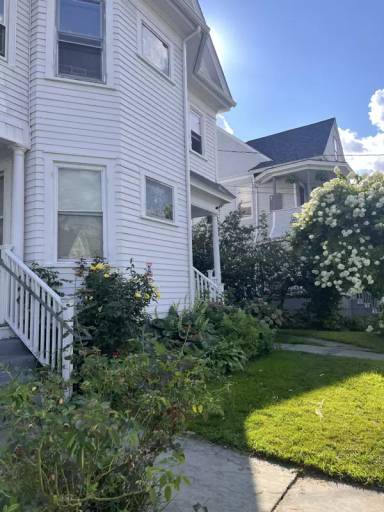 Main picture of 127 Sargeant St
