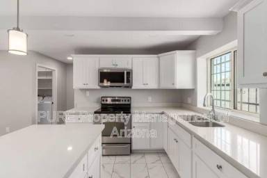 Main picture of 2524 W Campbell Ave