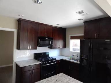 Main picture of 5913 Fountain Ave