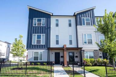Main picture of 2934 W New York St