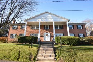 Main picture of 119 N Summit St