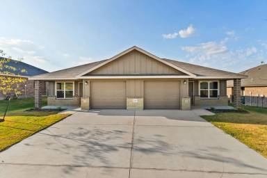 Main picture of 126 Wind Ridge Dr