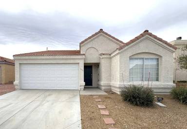 Main picture of 2393 Ray St