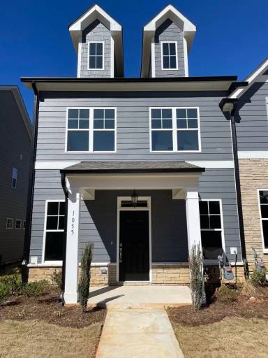 Main picture of 1055 N Main St