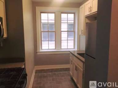 Main picture of 27 E Willis St
