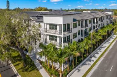 Main picture of 2413 N Tamiami Trl
