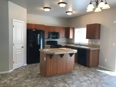 Main picture of 645 NE Mason Rd