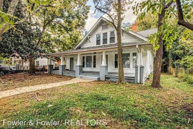 Main picture of 305 4th St