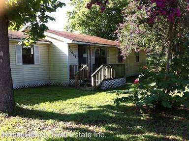 Main picture of 13625 Hollings St