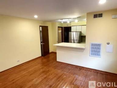 Main picture of 715 W Diversey Pkwy