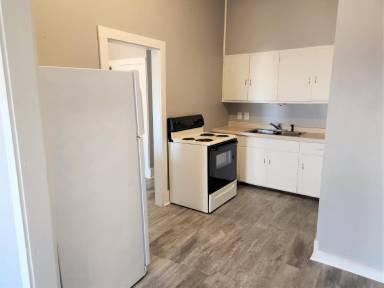 Main picture of 105 E Lincoln Ave