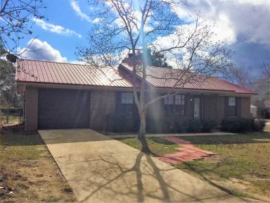 Main picture of 615 Moss Dr