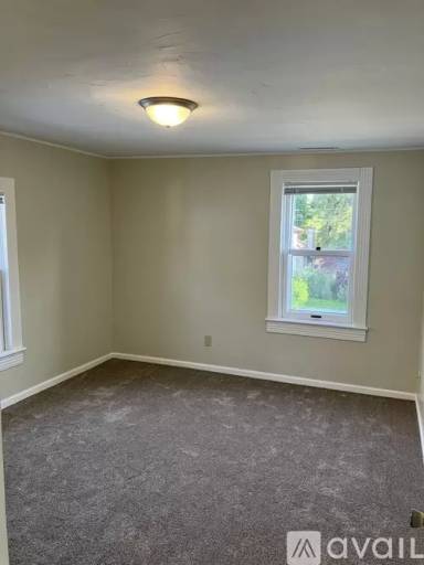 Main picture of 462 W Oakland Ave