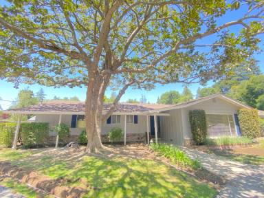 Main picture of 190 Erica Way