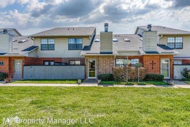 Main picture of Carriage Quarters Condominiums