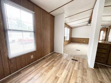 Main picture of 110 Bud St