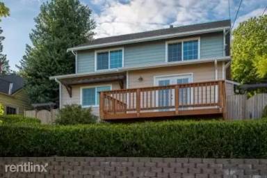 Main picture of 406 NE 42nd St