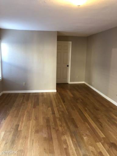 Main picture of 1525 Derby St