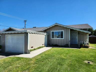 Main picture of 8480 Birch St