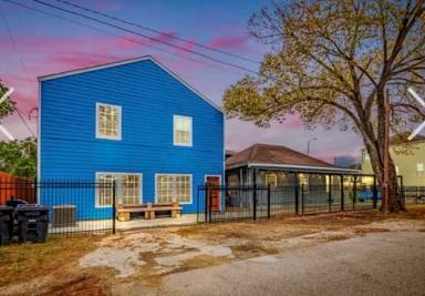 Main picture of 301 Tabor St