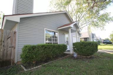 Main picture of 2404 Windmill Dr