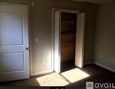 Main picture of 499 N Hawkins St