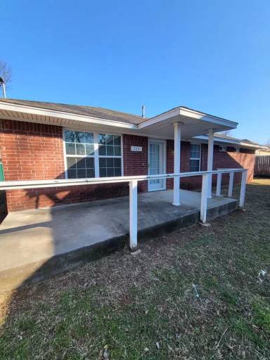 Main picture of 304 N 8th Ave