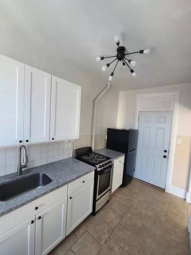Main picture of 136 N 4th St