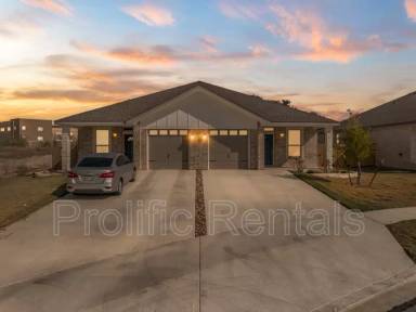 Main picture of 5308 Rose Garden Loop