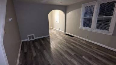 Main picture of 1736 Spring Ave NE