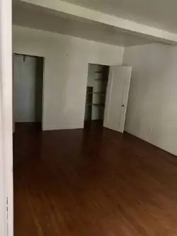 Main picture of 856 York St