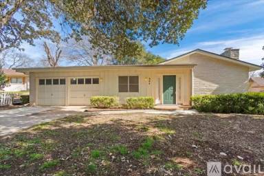 Main picture of 204 Regal Oaks Dr