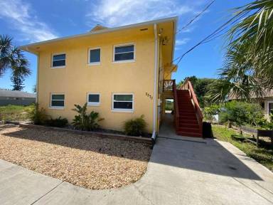 Main picture of 2570 Lakeshore Dr