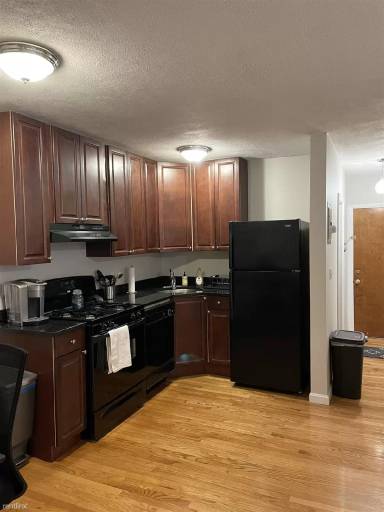 Main picture of 145 Endicott St