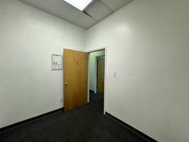 Main picture of 51 Plaza Dr