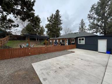 Main picture of 1885 NE Bear Creek Rd