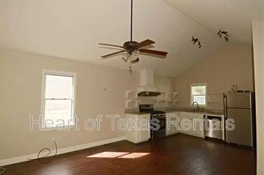 Main picture of 2821 1/2 Columbus Ave