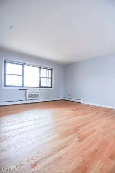 Main picture of 2550 W Catalpa Ave