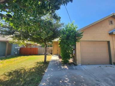 Main picture of 201-203 Anne Louise Dr