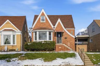 Main picture of 6640 W Foster Ave