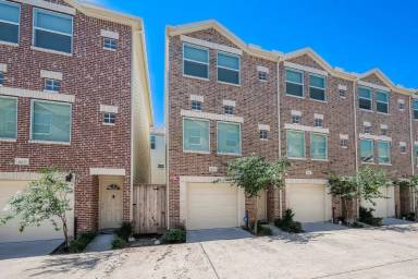 Main picture of 8705 Bryam